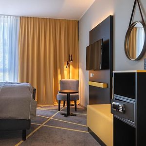 Standard Zimmer mit Queensize-Bett für Gäste mit Behinderungen